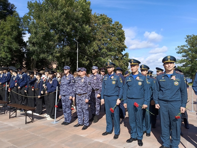 Новгородские росгвардейцы приняли участие в митинге, посвященном Дню солидарности в борьбе с терроризмом