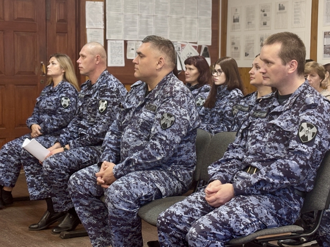 В Великом Новгороде для сотрудников вневедомственной охраны прошла духовно-просветительская встреча