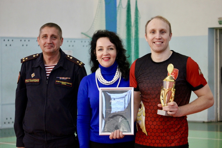 Новгородские росгвардейцы провели товарищеский матч по волейболу 