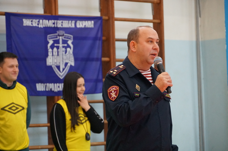 Новгородские росгвадейцы ко Дню вневедомственной охраны Росгвардии провели семейные спортивные соревнования