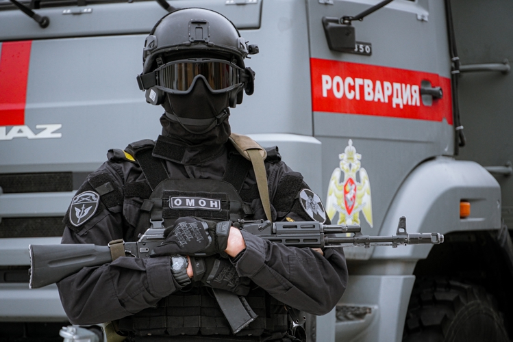 В Новгородской области сотрудники ОМОН Росгвардии подвели итоги работы за 10 лет